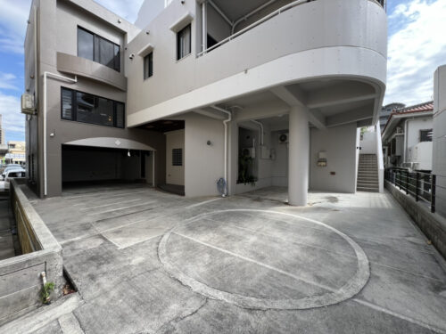 5 BED / 1.5 BATH DUPLEX in Mihama Chatan 【NO INSPECTION】