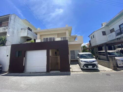 3bed+1Tatami /1.5bath house with garage in Yomitan. Quiet residential  area, walking distance to grocery store.*not inspected yet*